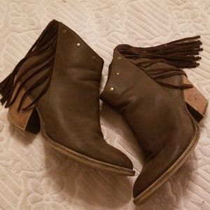 JellyPop Ankle boots with fringe (8.5 M)
